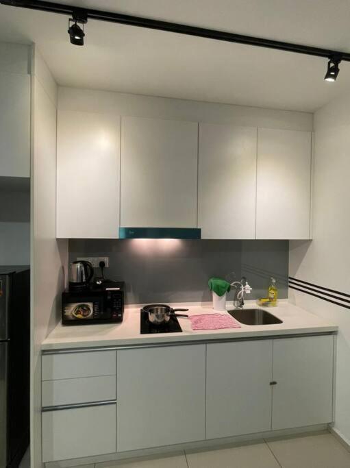 Ekocheras#above Mall#link Mrt#6 Pax Apartemen *
